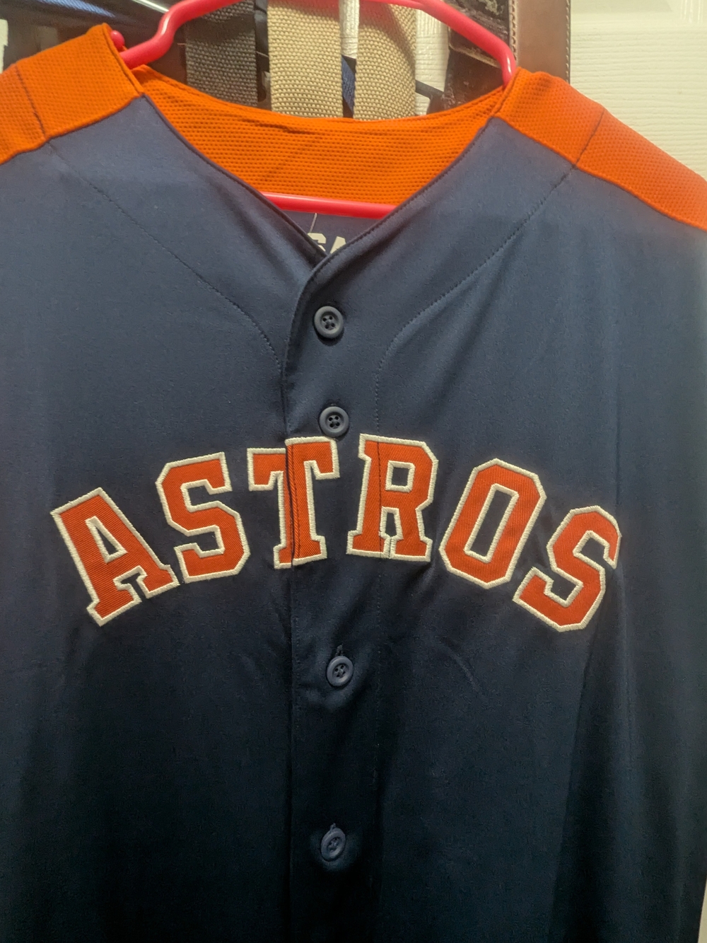 Brand new with tags (NWT)! Show off your team pride with this Houston Astros MLB